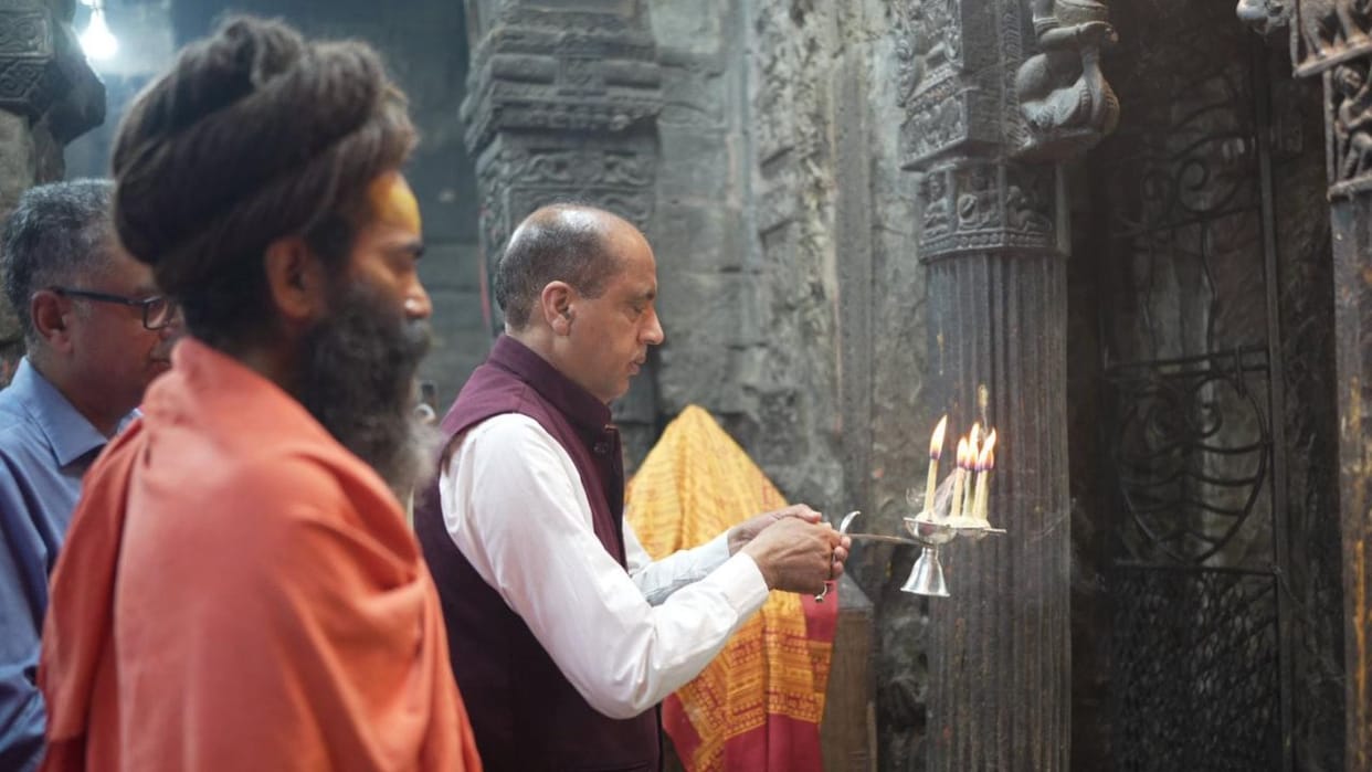 Jairam Thakur reached Baba Bhootnath temple offered prayers and sought blessings for the people of the state