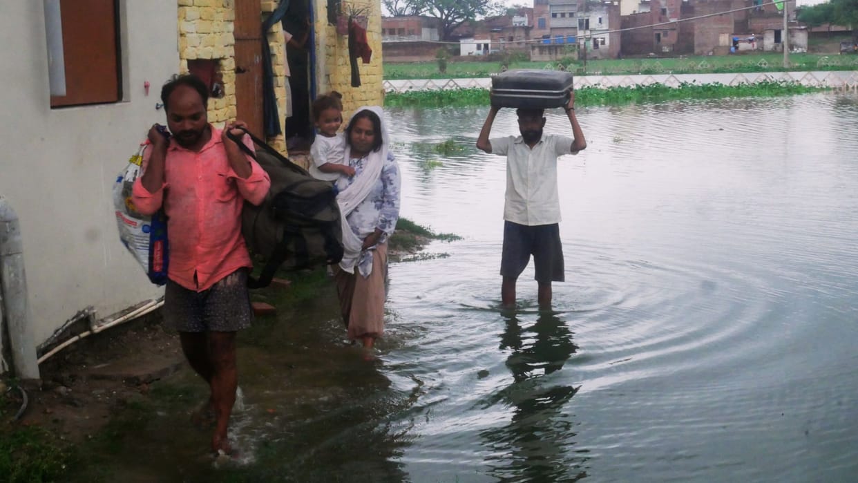 Flood in up migration in Varanasi Varuna corridor and hundreds of temples submerged in water