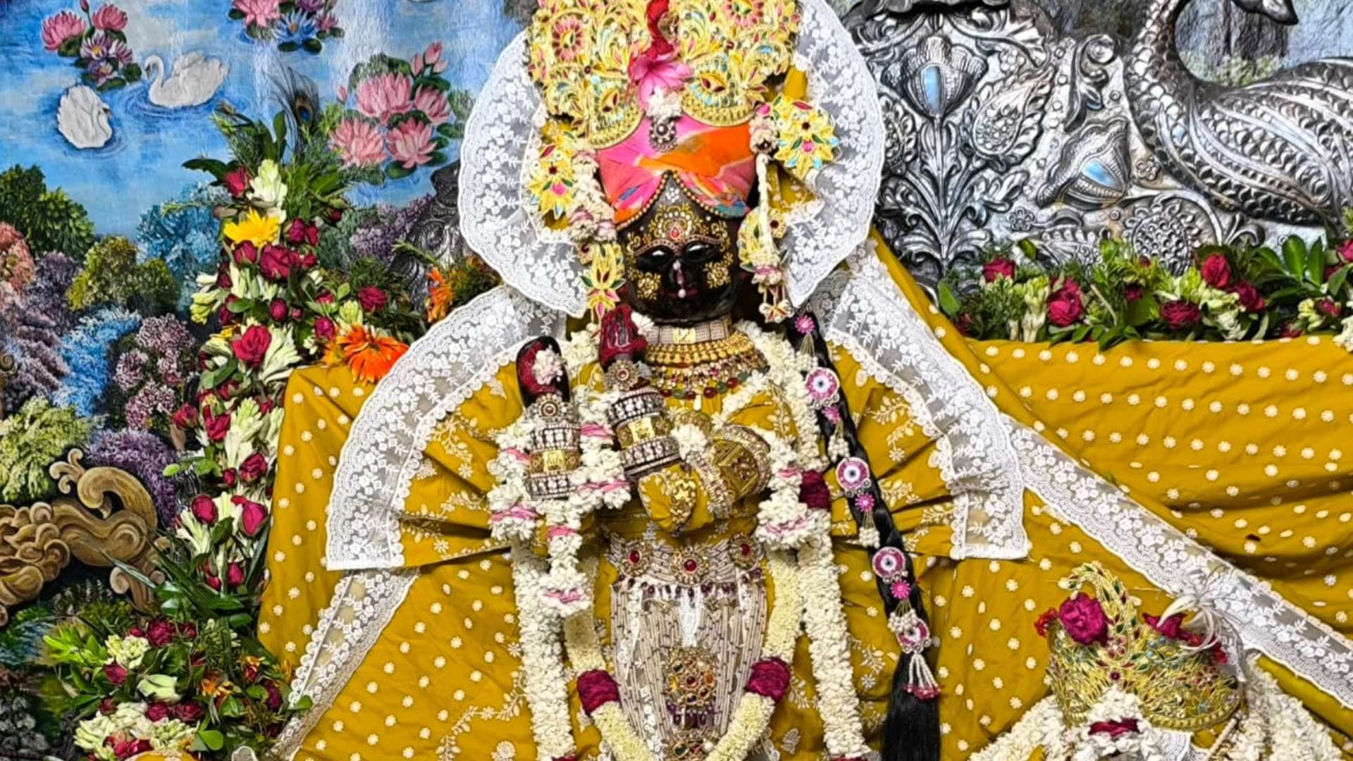 Is it right or wrong to eat onion and garlic in Saava Know answer from premanand maharaj