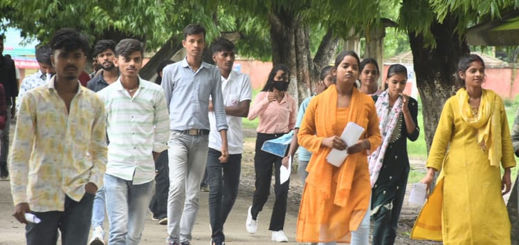 Bihar Police : सिपाही परीक्षा देने से पहले पहुंच गए थाने; आधार कार्ड डाटा से पकड़े गए दो सॉल्वर