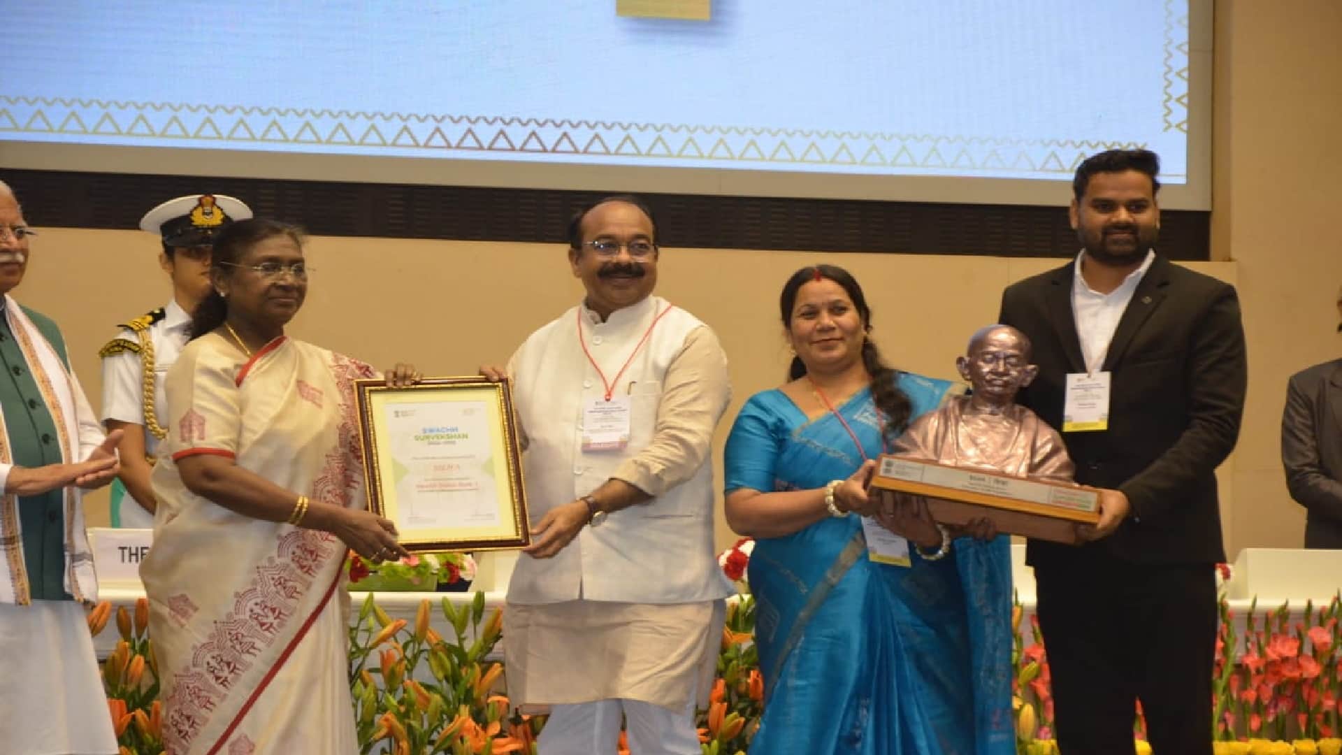 राष्ट्रपति द्रौपदी मुर्मु ने डिप्टी सीएम अरुण साव को दिया अवॉर्ड