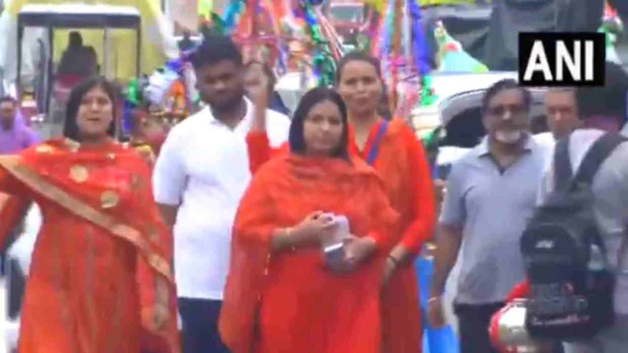 Delhi BJP MLA Poonam Bhardwaj participated in the Kanwar Yatra haridwar