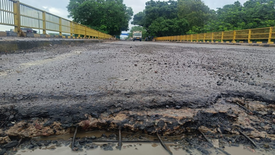 Kanpur: Patchwork of Jajmau bridge got washed away in rain