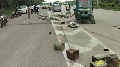 After colliding with a loader, the uncontrolled car collided with a truck, constable died