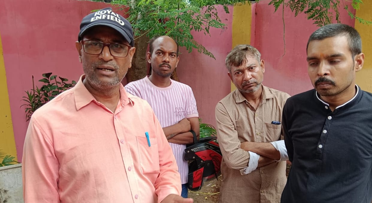 Kanpur Dead body of a youth found near the railway track police engaged in investigation