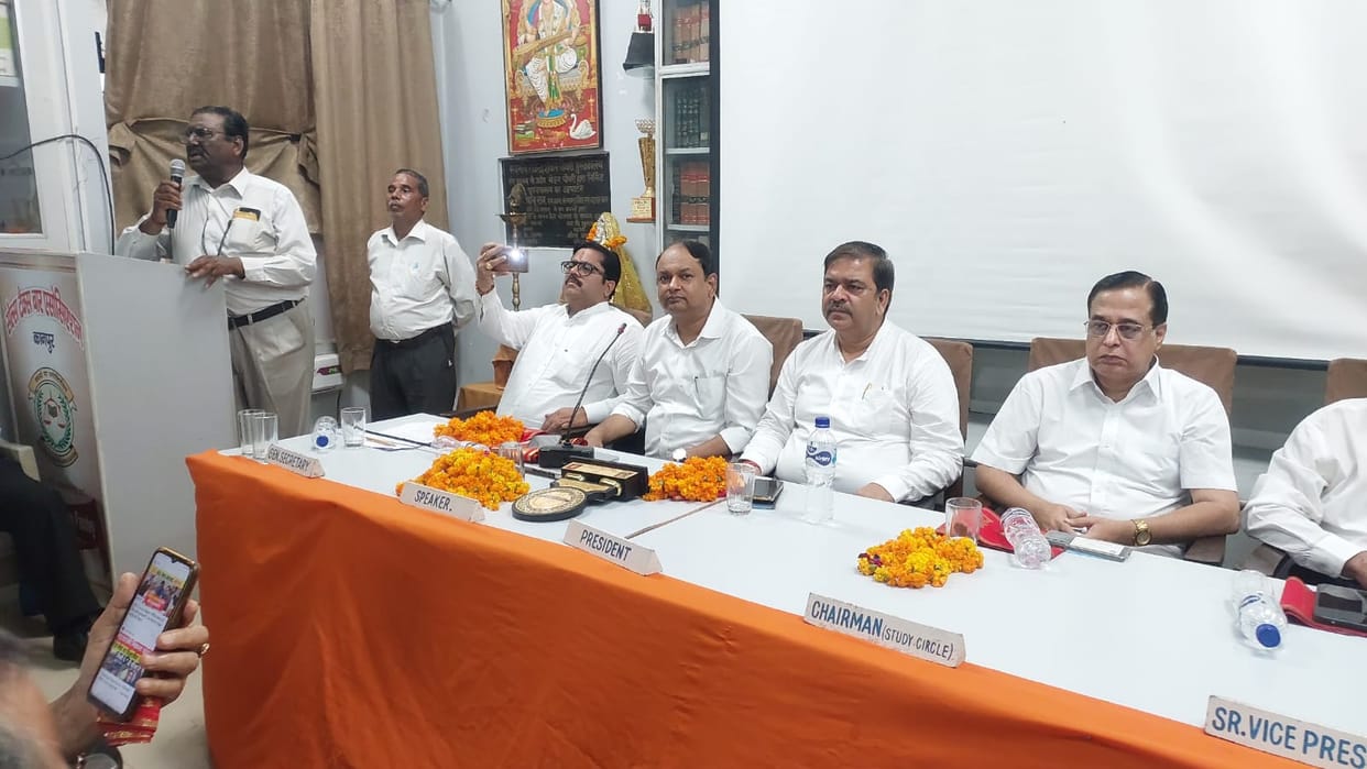 Kanpur Sales Tax Bar Association organizes seminar speaker says ITR can be filed in both types  one and four