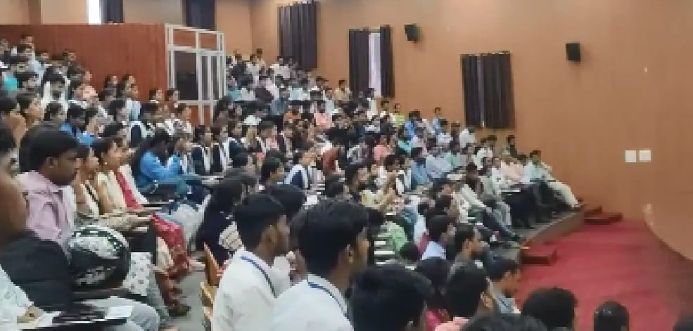 Kanpur Workshop organized at CSJMU students given information about Chief Minister Youth Entrepreneur Scheme