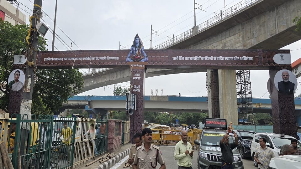 17 gates built in the name of 12 Jyotirlingas to welcome Kanwariyas in Delhi