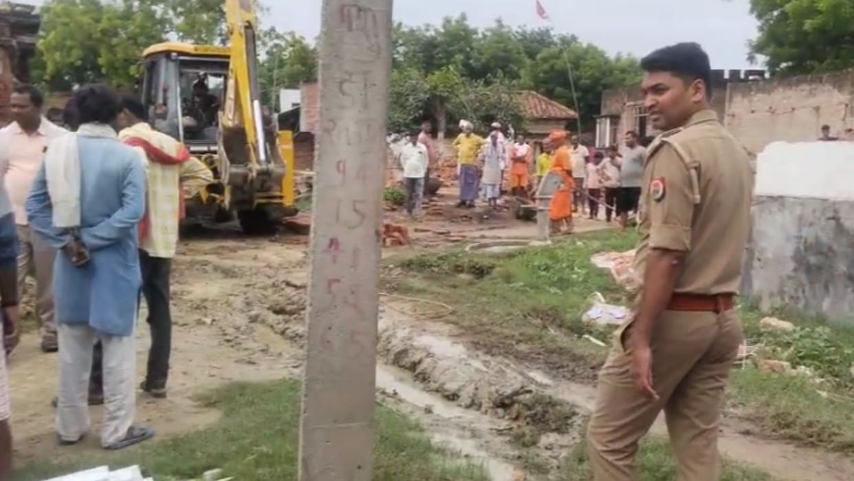 Administration bulldozer action on four houses built on barn land in mau