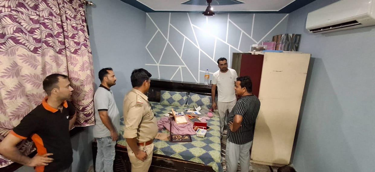 Meerut: Rs 12 lakh theft in broad daylight in Partapur, family was present inside the house