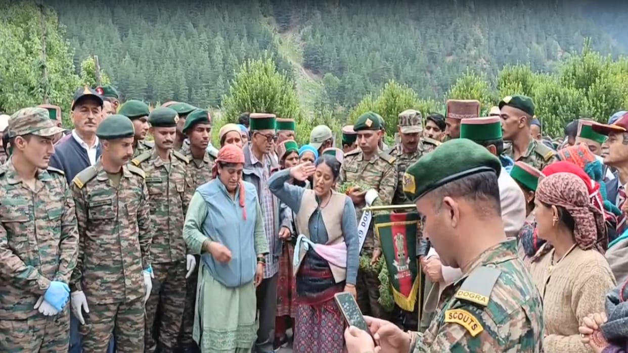 Martyr Pushpender Negi immersed in the five elements,Wife saluted him and gave him final farewell