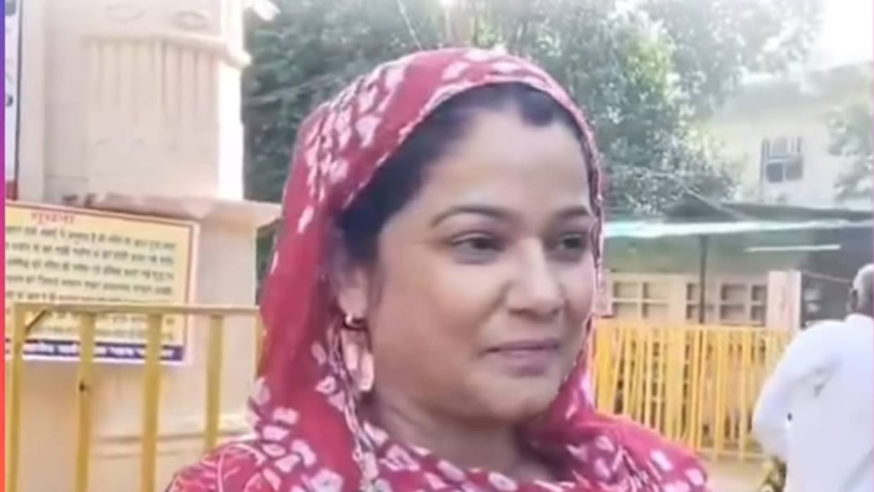 Muslim woman prayed at Achleshwar temple in Gwalior said Bhole Baba gave me everything Video Viral