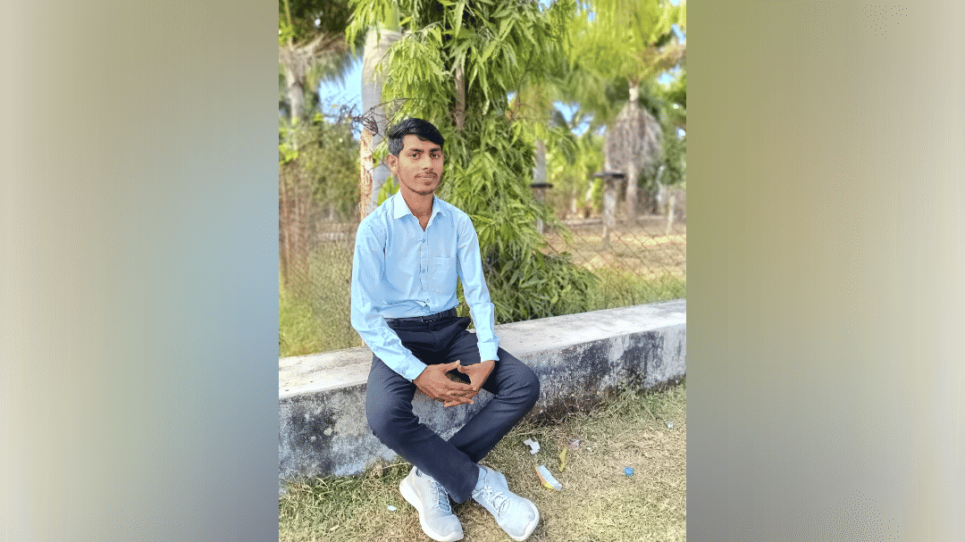 A young man committed suicide by hanging himself in Balrampur