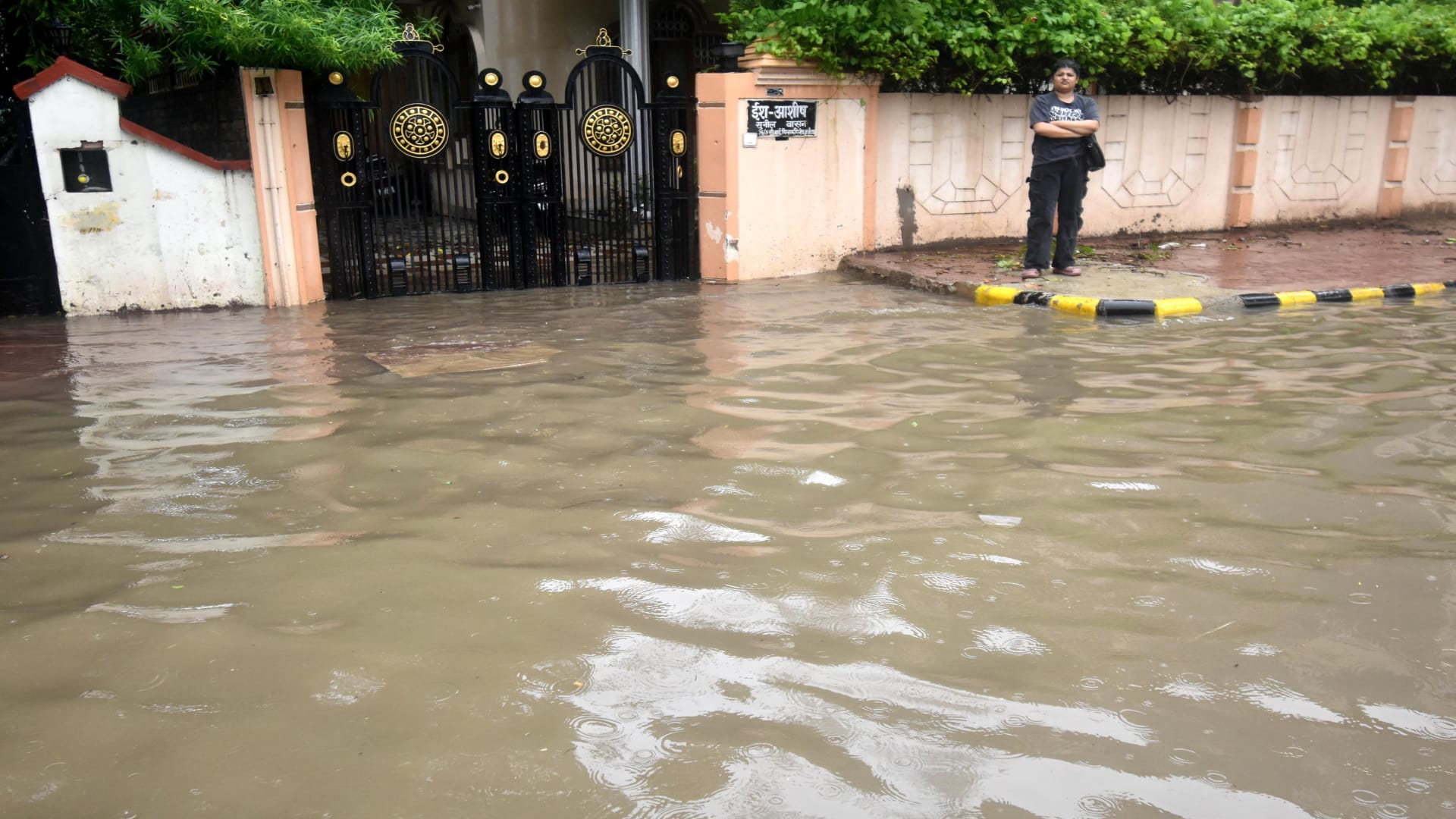 Prayagraj Weather: It is raining continuously in the district since morning