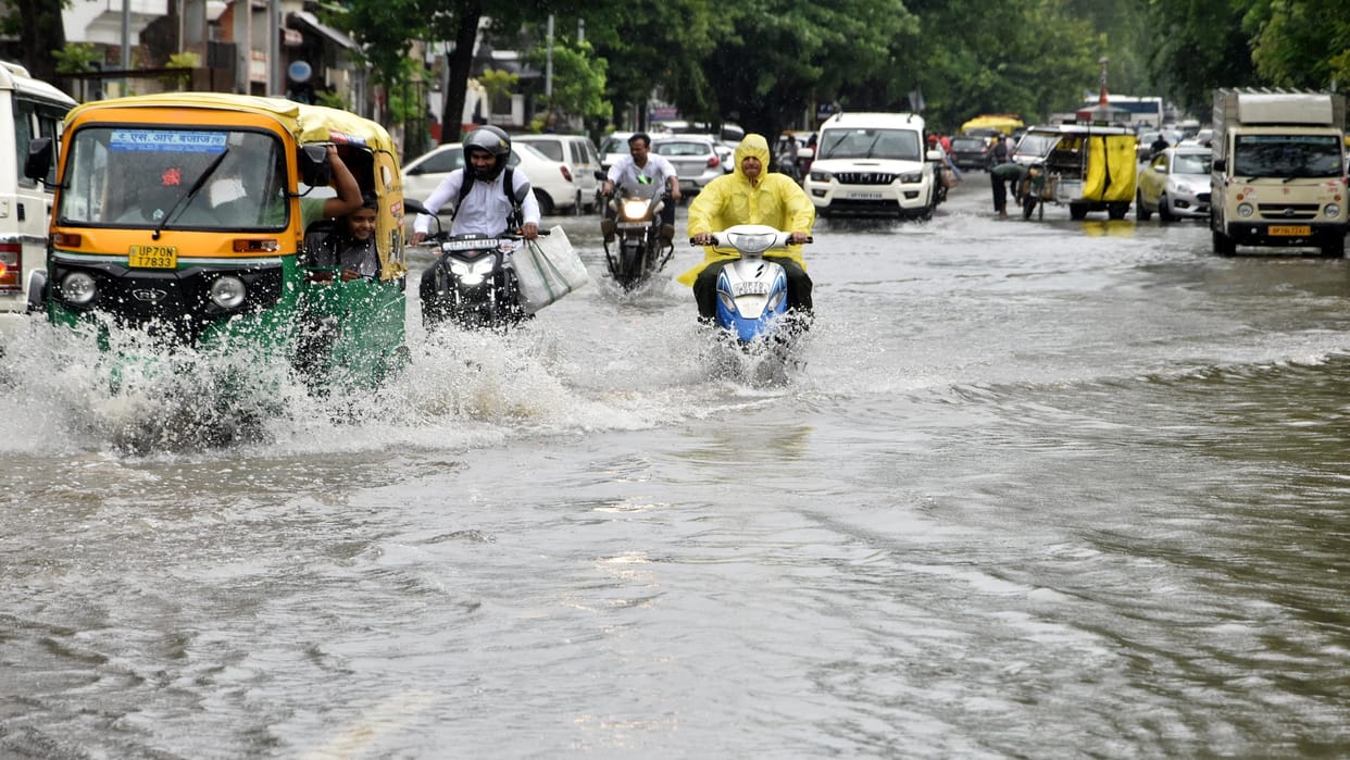 Prayagraj Weather: It is raining continuously in the district since morning