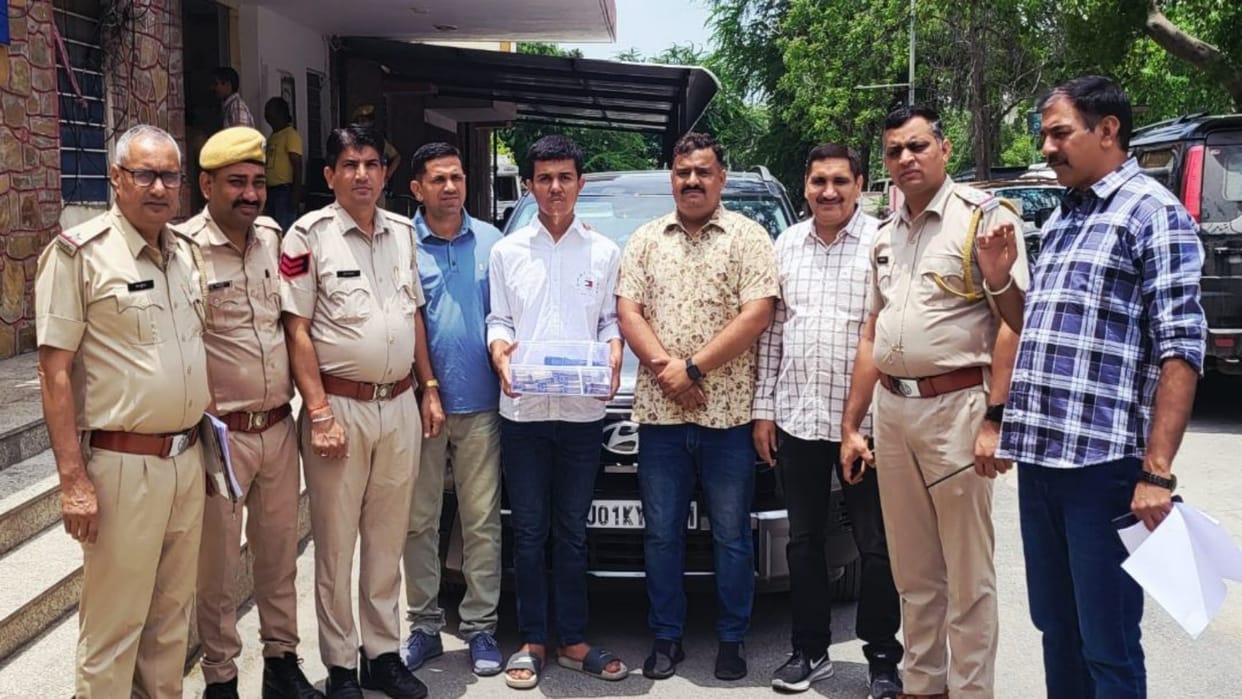 Udaipur: Old accused caught again in doda chura smuggling, illegal weapons and cash recovered from stolen car