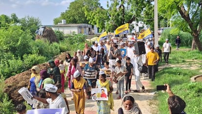 Meerut: MP Sanjay Singh said, 27 thousand schools closed in Uttar Pradesh