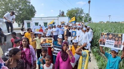 Meerut: MP Sanjay Singh said, 27 thousand schools closed in Uttar Pradesh