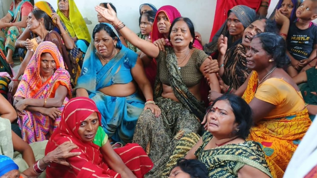 painful story of sisters due to death of two brothers before Rakshabandhan 2025 in varanasi