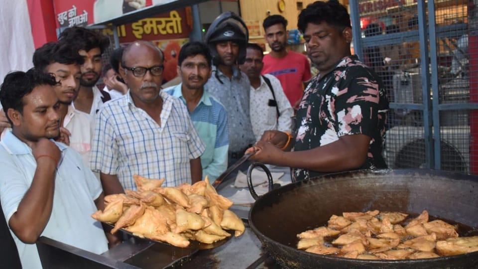 Samosa in discussion: Daily turnover of Rs 1 crore in Moradabad, enthusiasts say - not just a taste