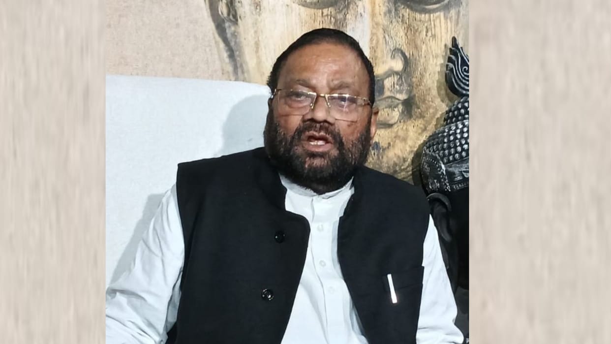 Rae Bareli: A cheque of 11 lakhs was given to Rohit who slapped Swami Prasad Maurya