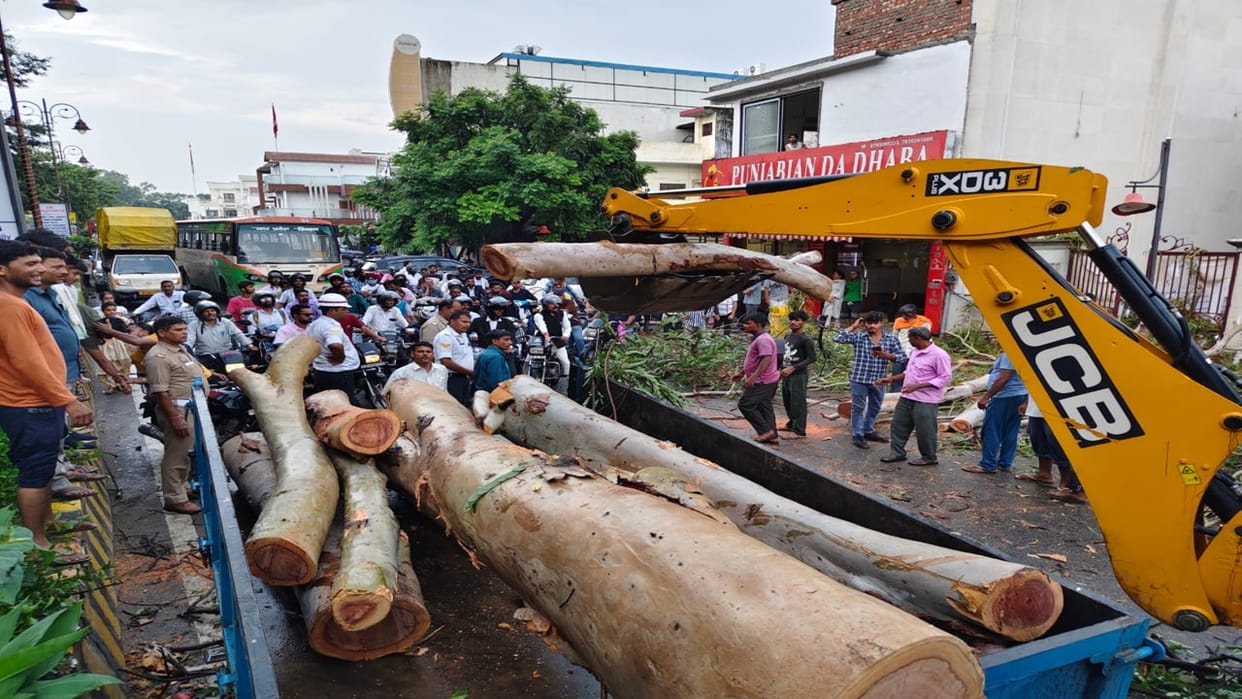 rain accompanied by strong winds power crisis deepened due to fault in Bareilly