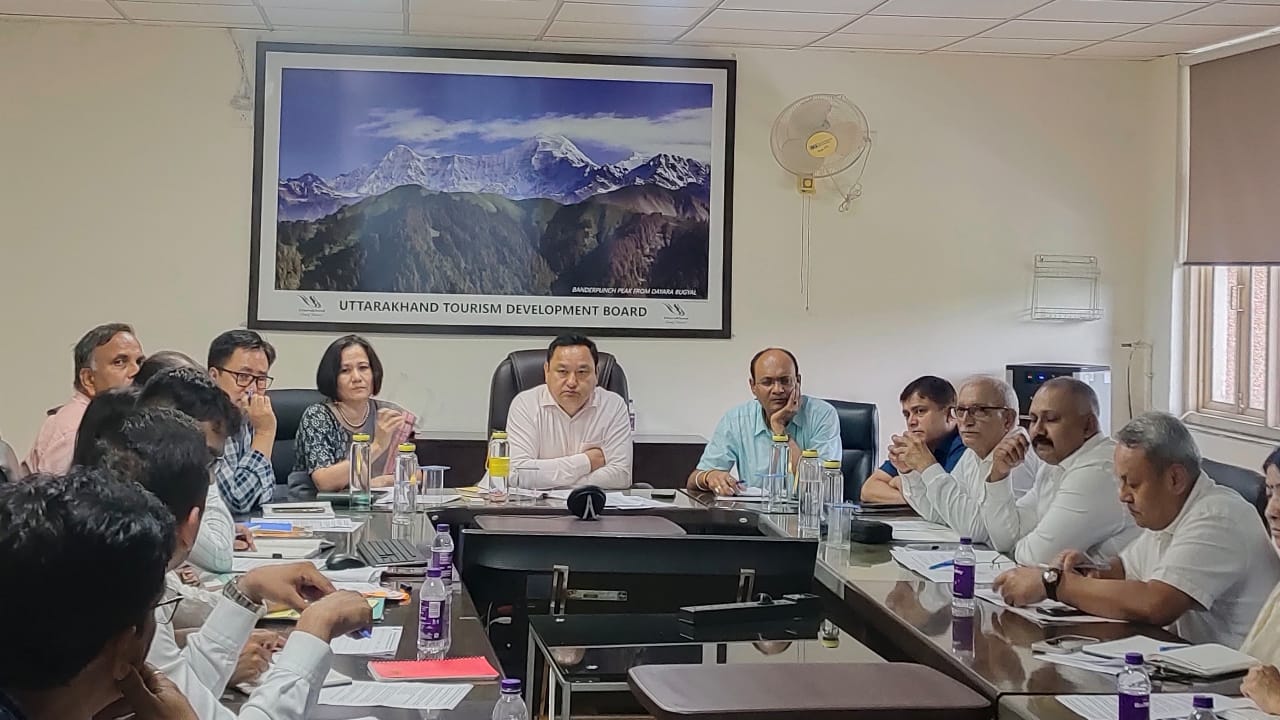 पर्यटन सचिव धीराज गर्ब्याल