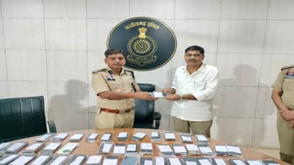 90 lost mobile phones worth Rs 13.50 lakh recovered returned to mobile owners in Bemetara
