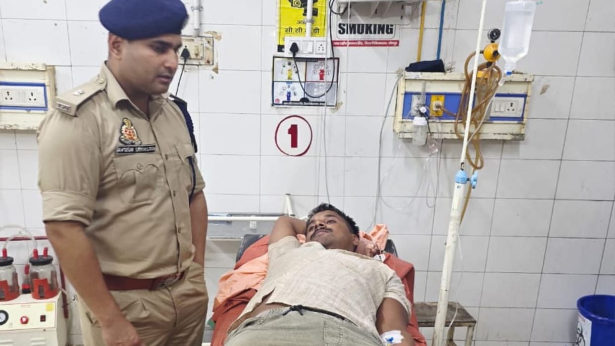 Police encounter in Jaunpur Animal smuggler with bounty of 25 thousand arrested