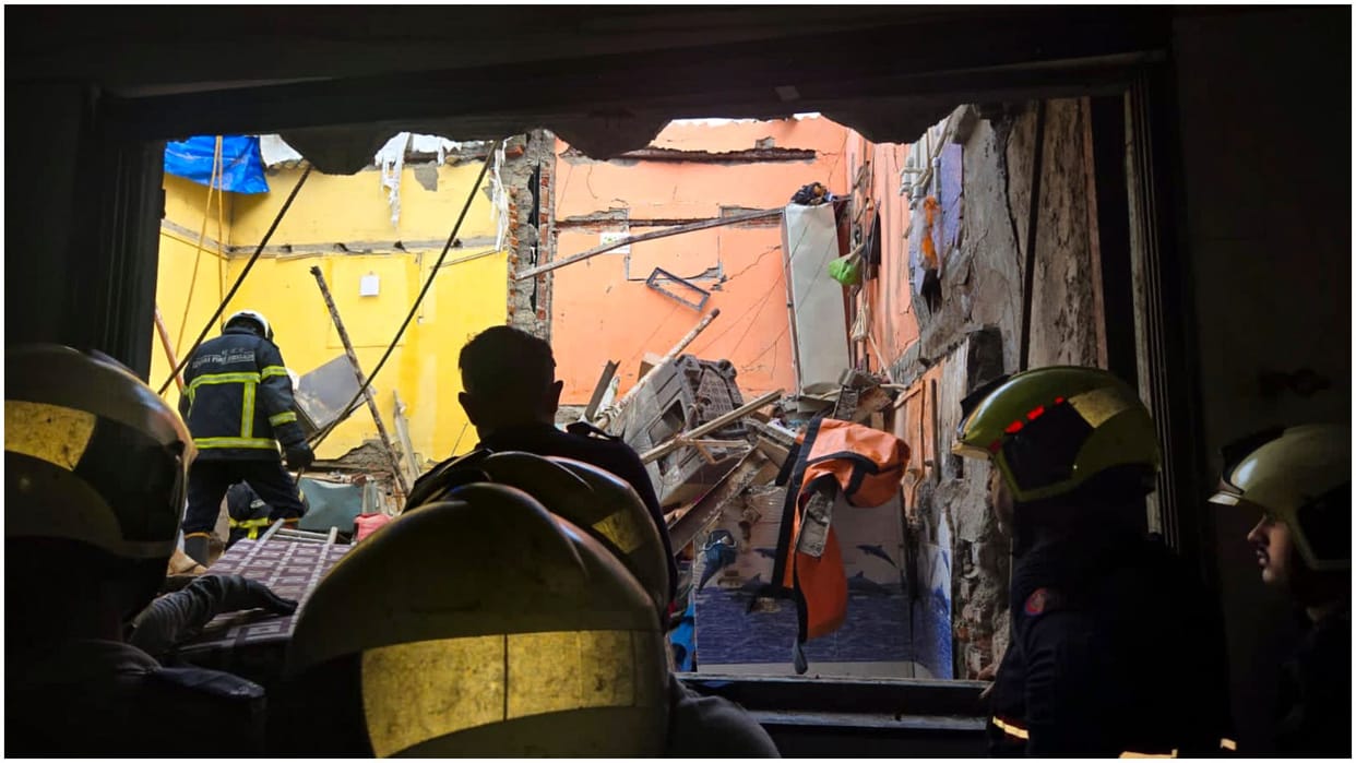 Chawl collapses in Mumbai Bandra suburb; Eight fire engines rushed to spot: Fire official Updates