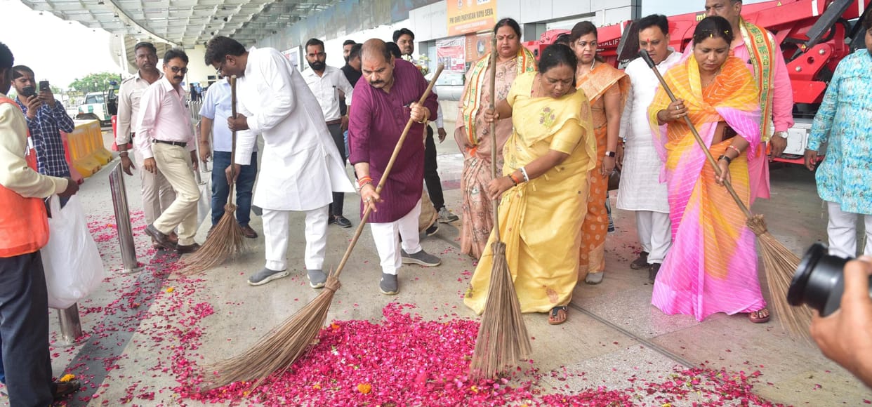 Swachh Survey: Bhopal is the second cleanest city in the country, Mayor returned with the award, swept the air