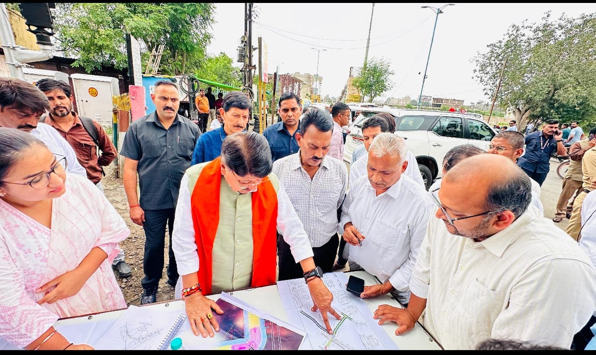 Indore: Minister Vijayvargiya visited the Z-designed bridge, said- we will provide the land
