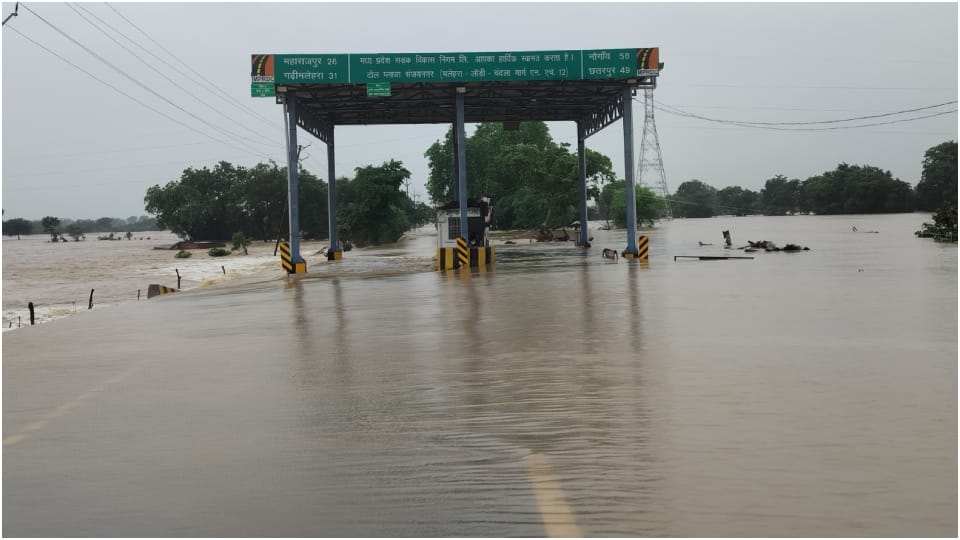 Heavy Rain Wreaks Havoc in Chhatarpur: Three Dead 2,000 Trapped as Rivers Overflow