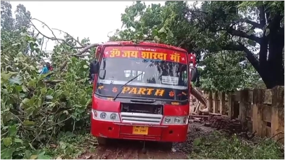 Heavy Rain Wreaks Havoc in Chhatarpur: Three Dead 2,000 Trapped as Rivers Overflow