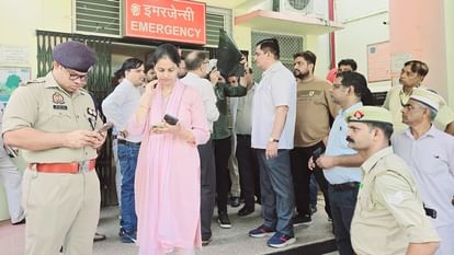 Road accident in Amroha School van collides with pickup teacher and student die