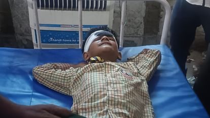 Road accident in Amroha School van collides with pickup teacher and student die