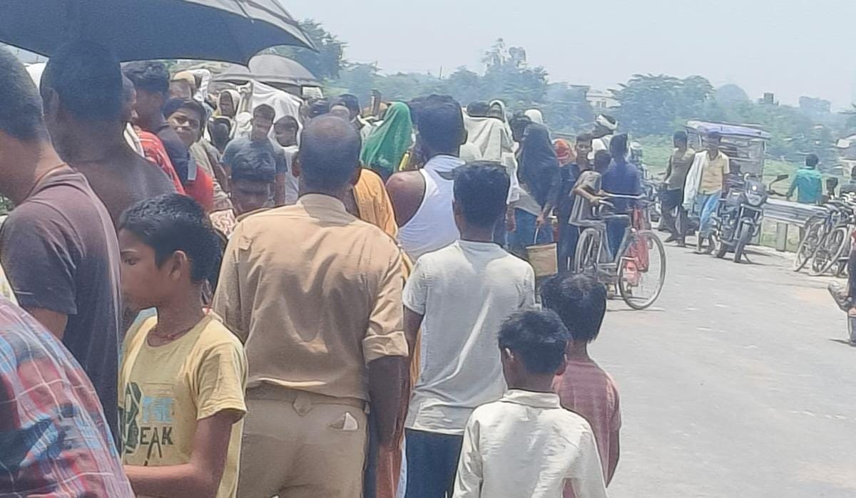 मौके पर जुटी भीड़