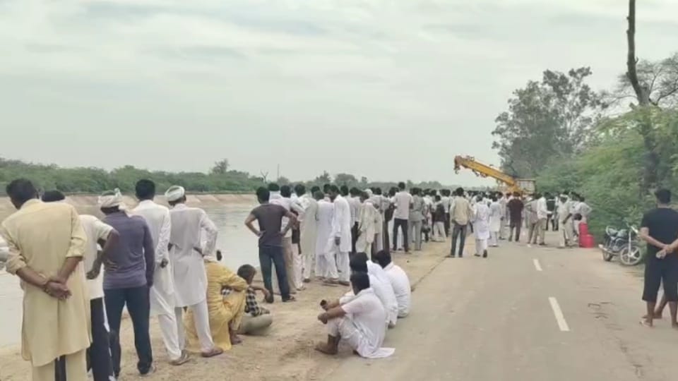 Bolero fell into Rajasthan Canal in Dabwali bodies of four youths recovered
