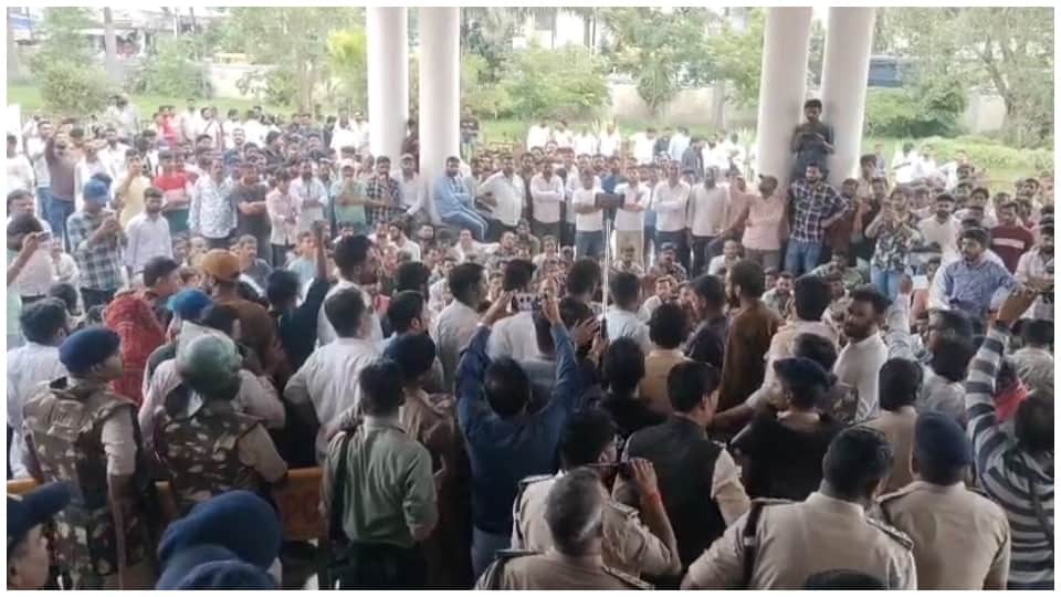 Protest in Ratlam by Karni Sena Against Lathi Charge and Arrests in Harda