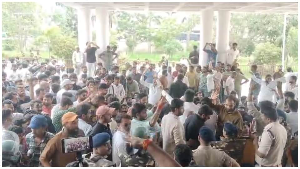 Protest in Ratlam by Karni Sena Against Lathi Charge and Arrests in Harda