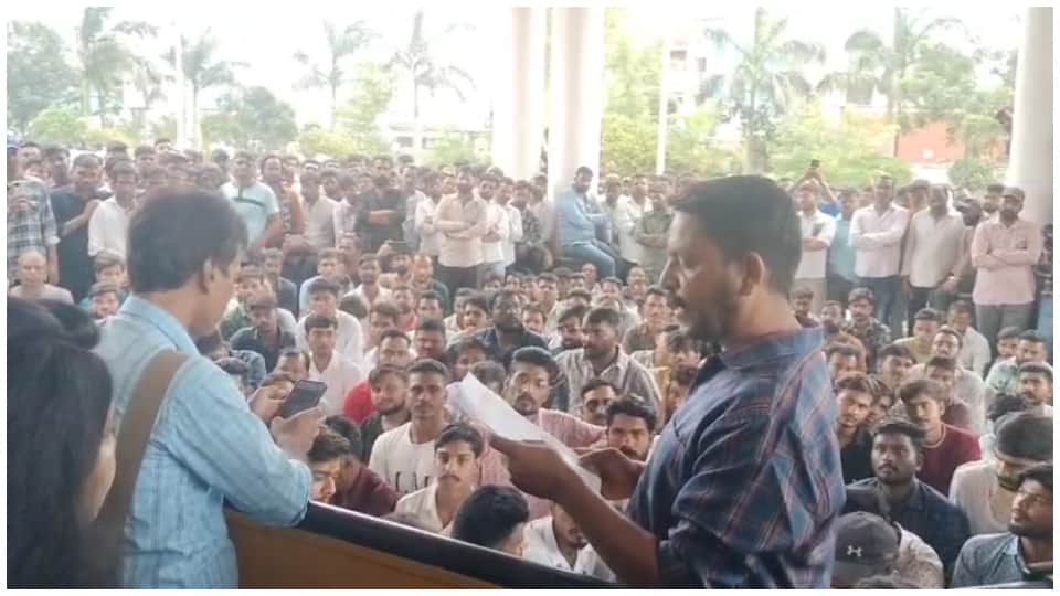 Protest in Ratlam by Karni Sena Against Lathi Charge and Arrests in Harda