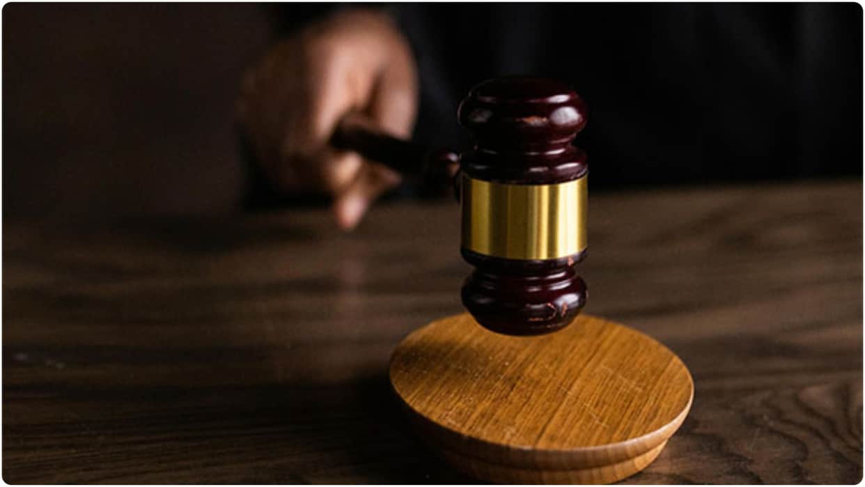 High Court seeks list of lawyers with criminal records... Altercation had taken place between lawyers and clie
