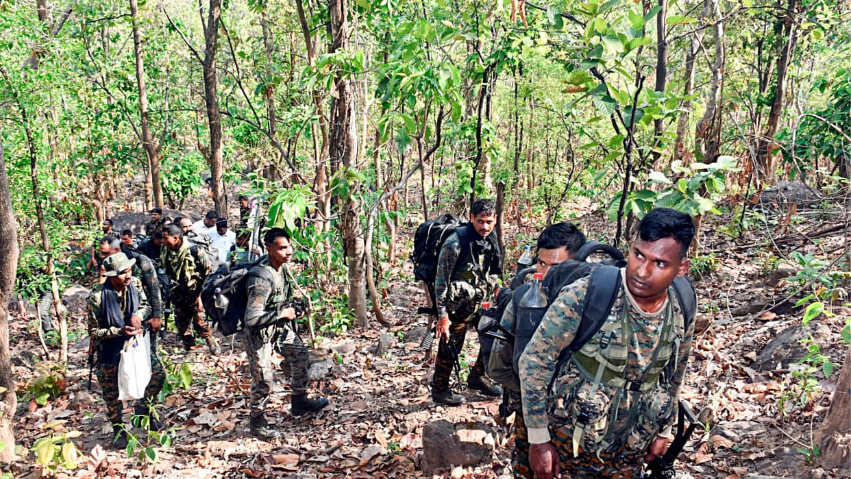 Jharkhand: police released a list of 55 Naxalites, a reward of 8.45 crores; 10 surrendered news in hindi