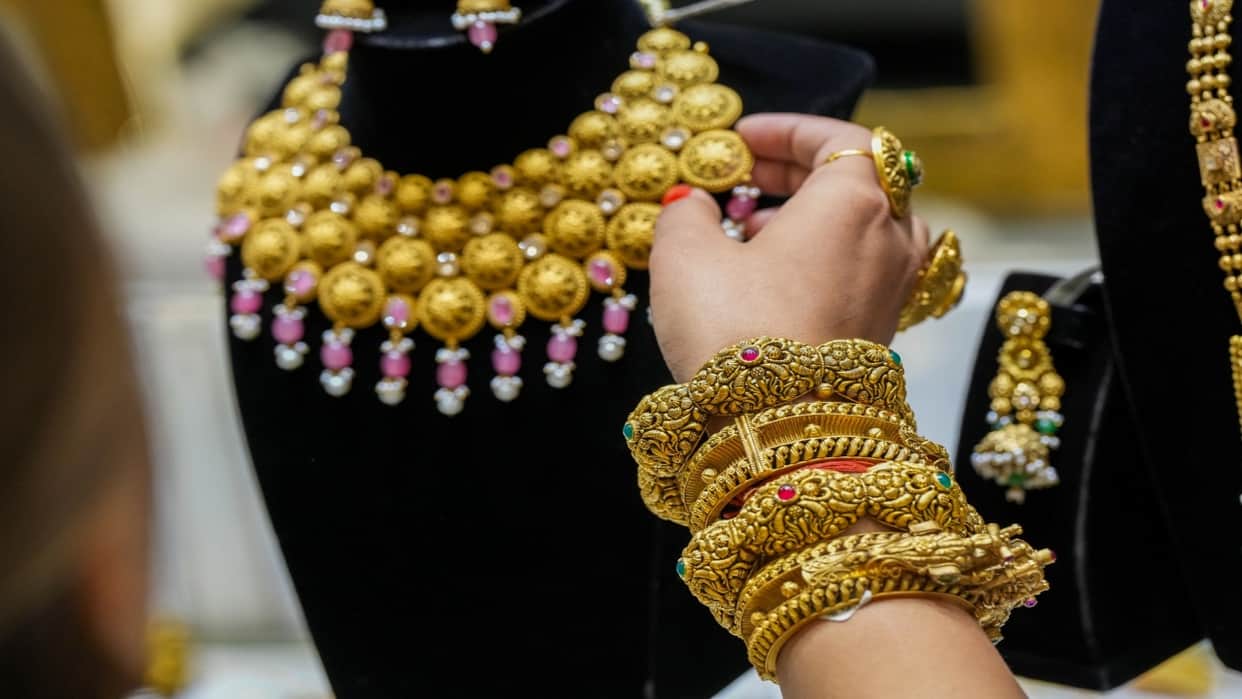 Gold Prices Hit Wedding Budgets, Silver Waist Chains and Heavy Anklets Gain Popularity in Agra