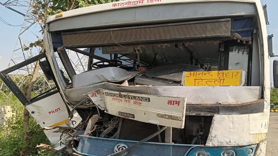 Kathgodam depot bus going to Delhi met with an accident in Hapur