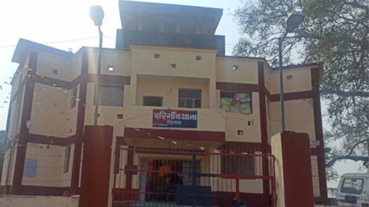 Bihar: रोहतास में अधिकारी भी नहीं सुरक्षित, महिला अंचलाधिकारी के साथ लूटपाट; तीन आरोपी गिरफ्तार