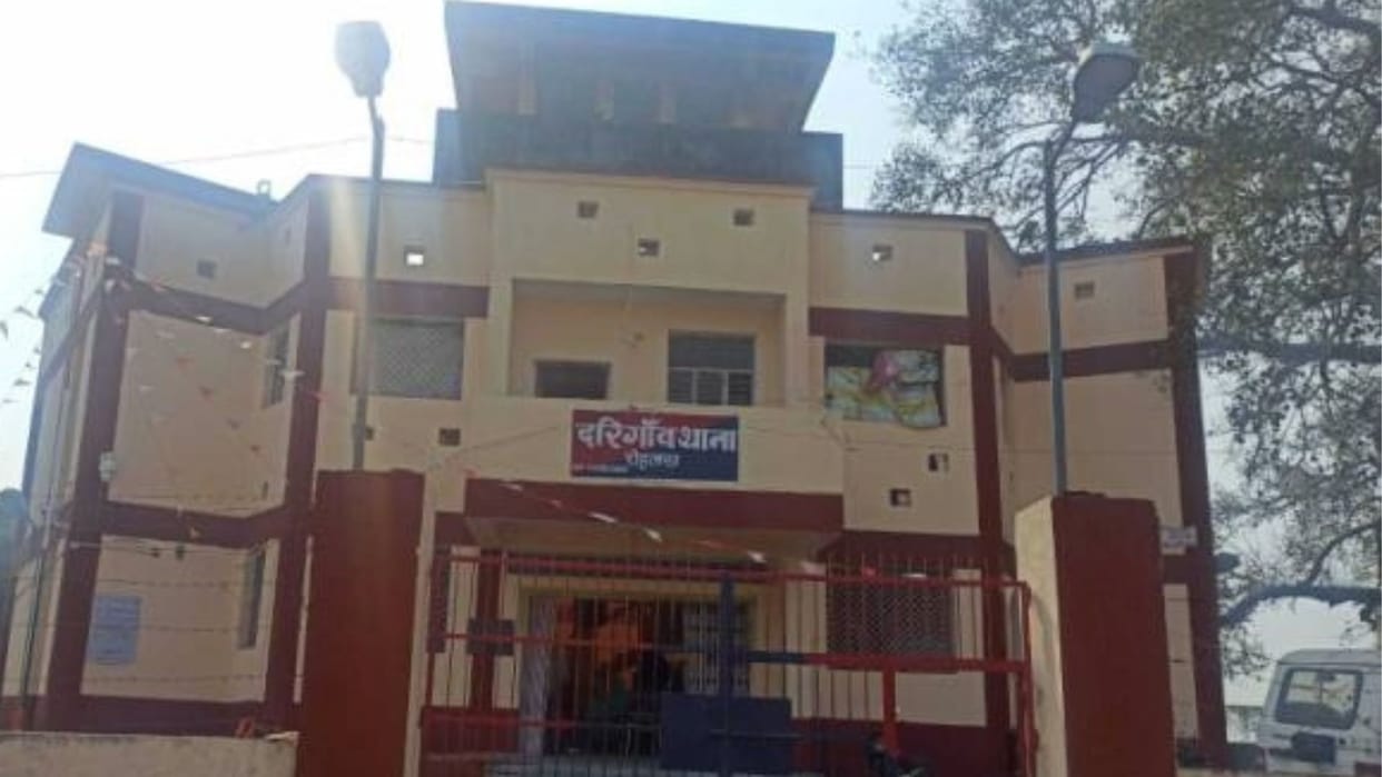 Bihar: Three accused arrested in the case of robbery of female circle officer in Rohtas