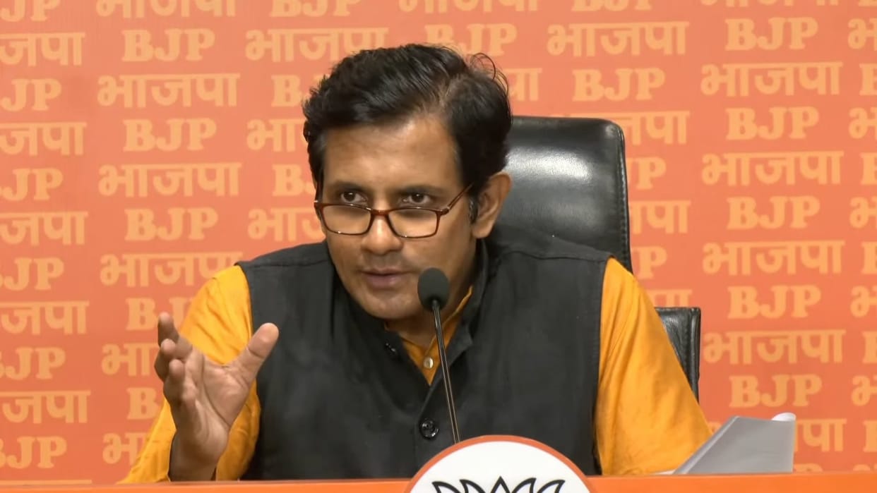 BJP hits out at Rahul for accusing govt of witch-hunt against Vadra