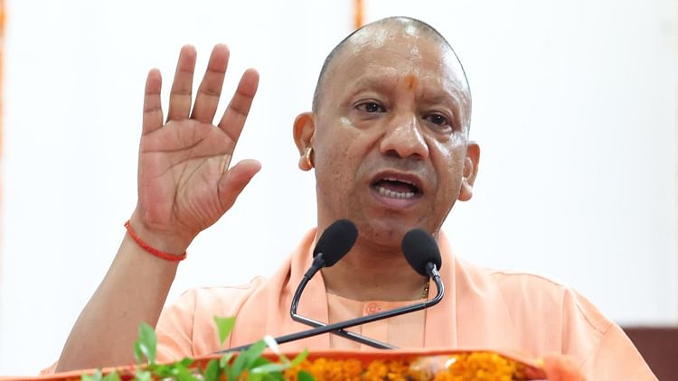 UP News: 'हम जिएंगे स्वदेशी के लिए, मरेंगे देश के लिए...', सीएम योगी बोले- विदेशी को त्यागने की जरूरत