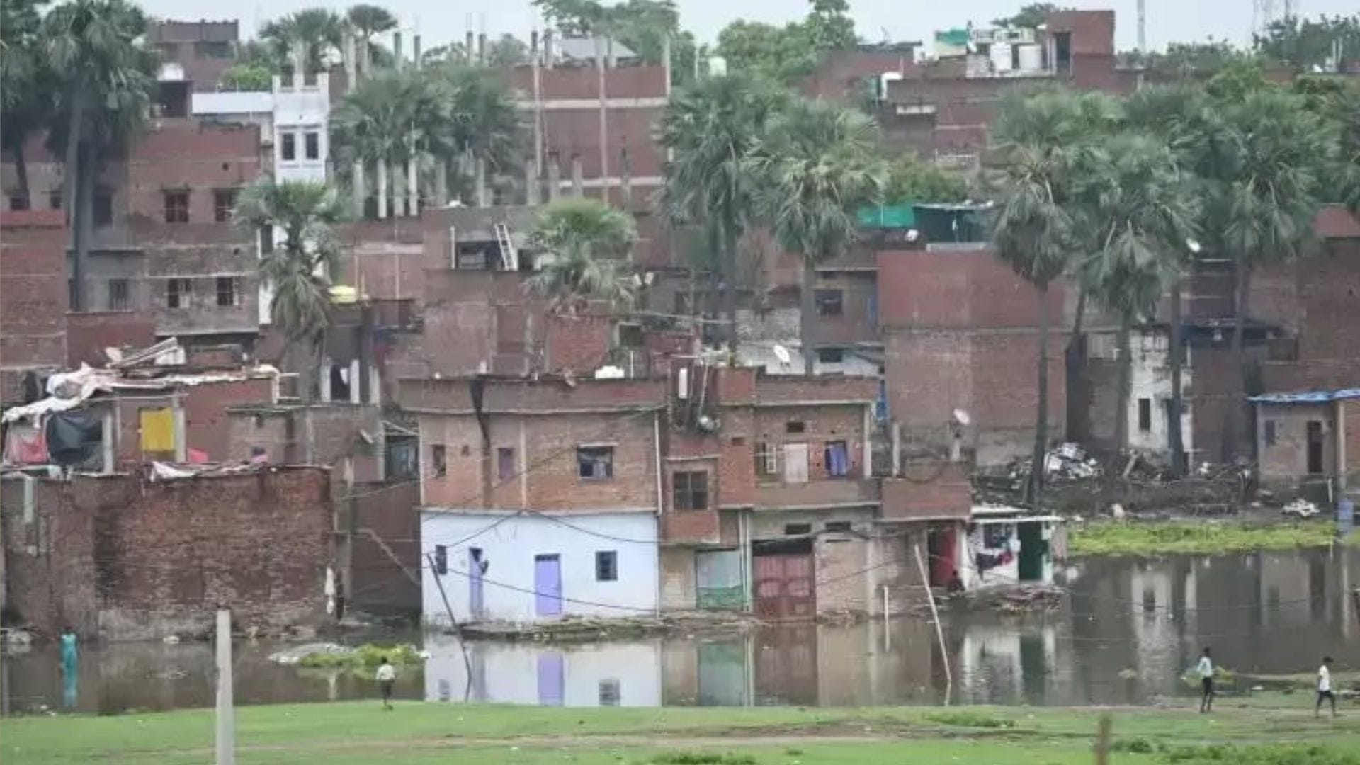 Varanasi Flood Ganga water level increased and flow of Varuna river